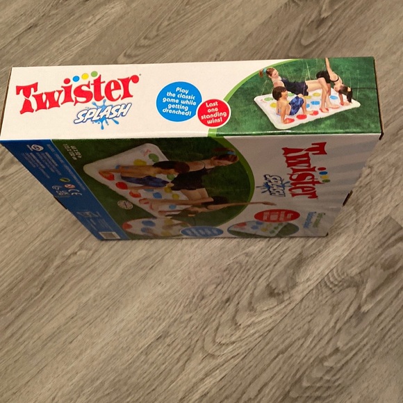 Hasbro Twister Splash Mat 68X52 in - Picture 9 of 11